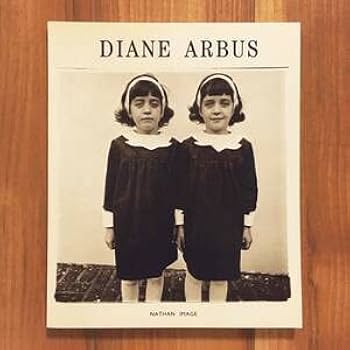 Amazon.co.jp: 洋書 An Aperture monograph ダイアン・アーバス